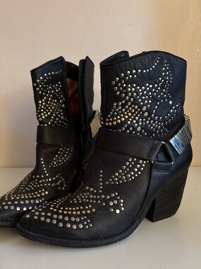 Like new Jeffrey Campbell Handmade Ibiza Last Cowboy Studded Boots Western 8 USA